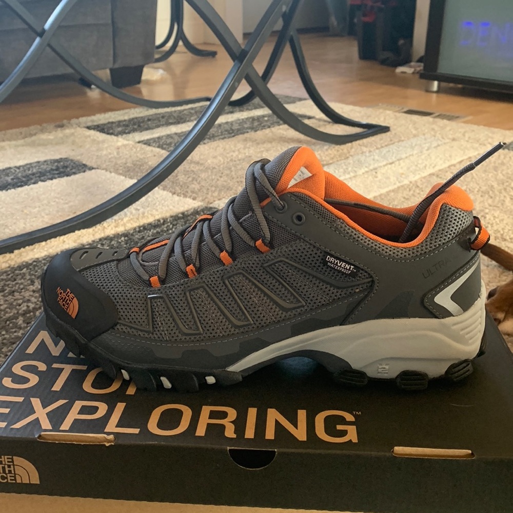 The northface mens ultra 109 wp size 9.5
